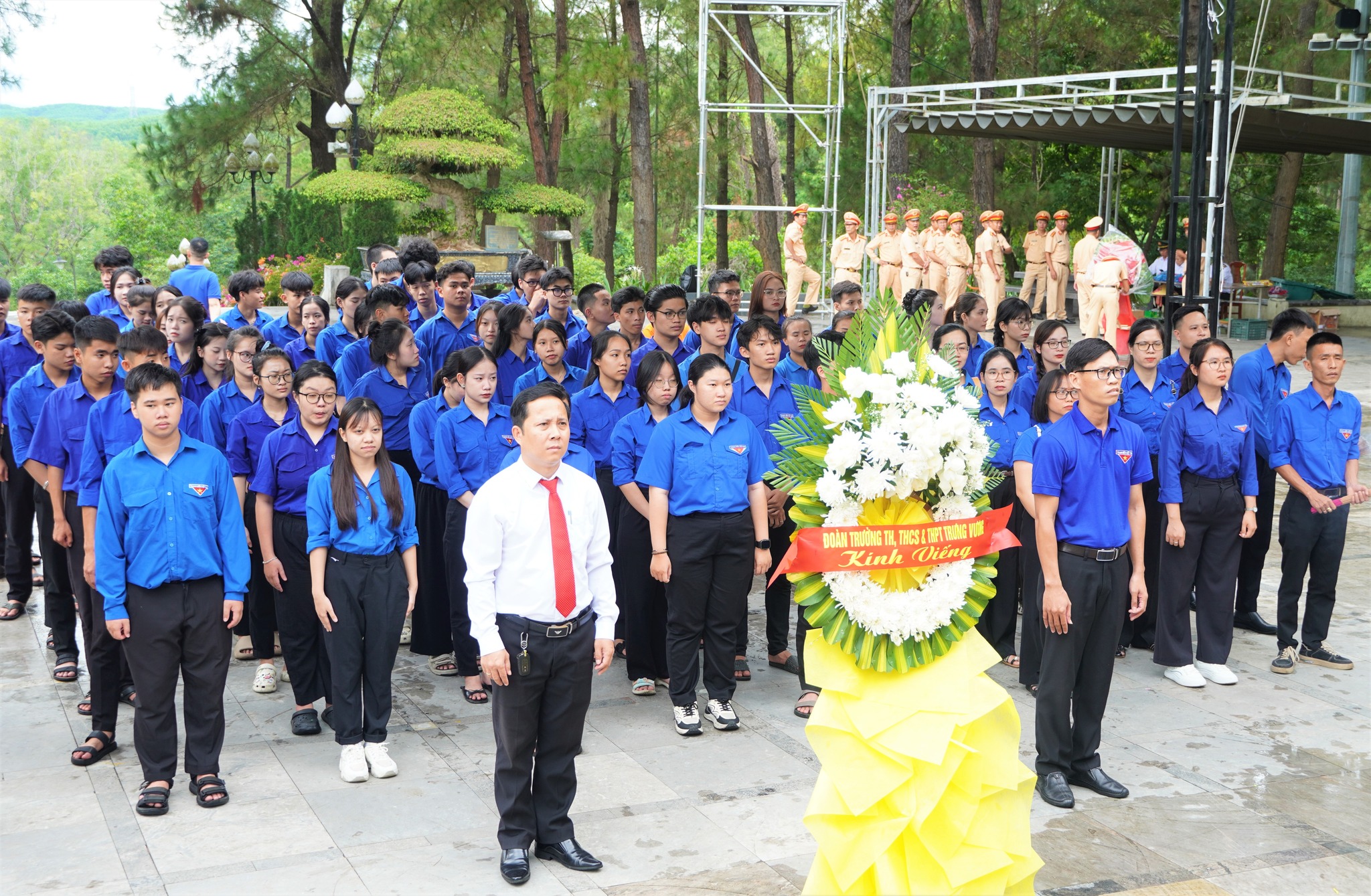 Đoàn Thanh niên trường Trưng Vương: Hướng về cội nguồn - Tri ân thế hệ cha anh